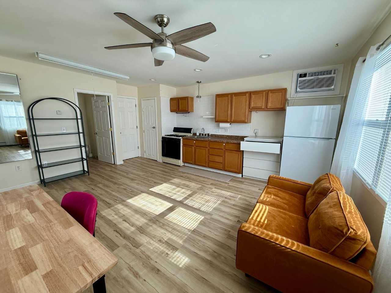 7215 University Avenue 1R - Photo 4 of 10