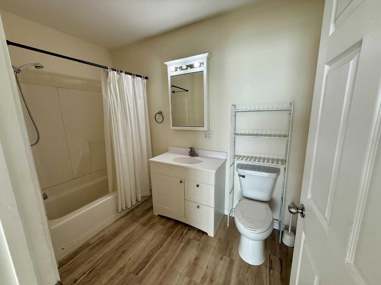 7215 University Avenue 1R - Photo 5 of 10