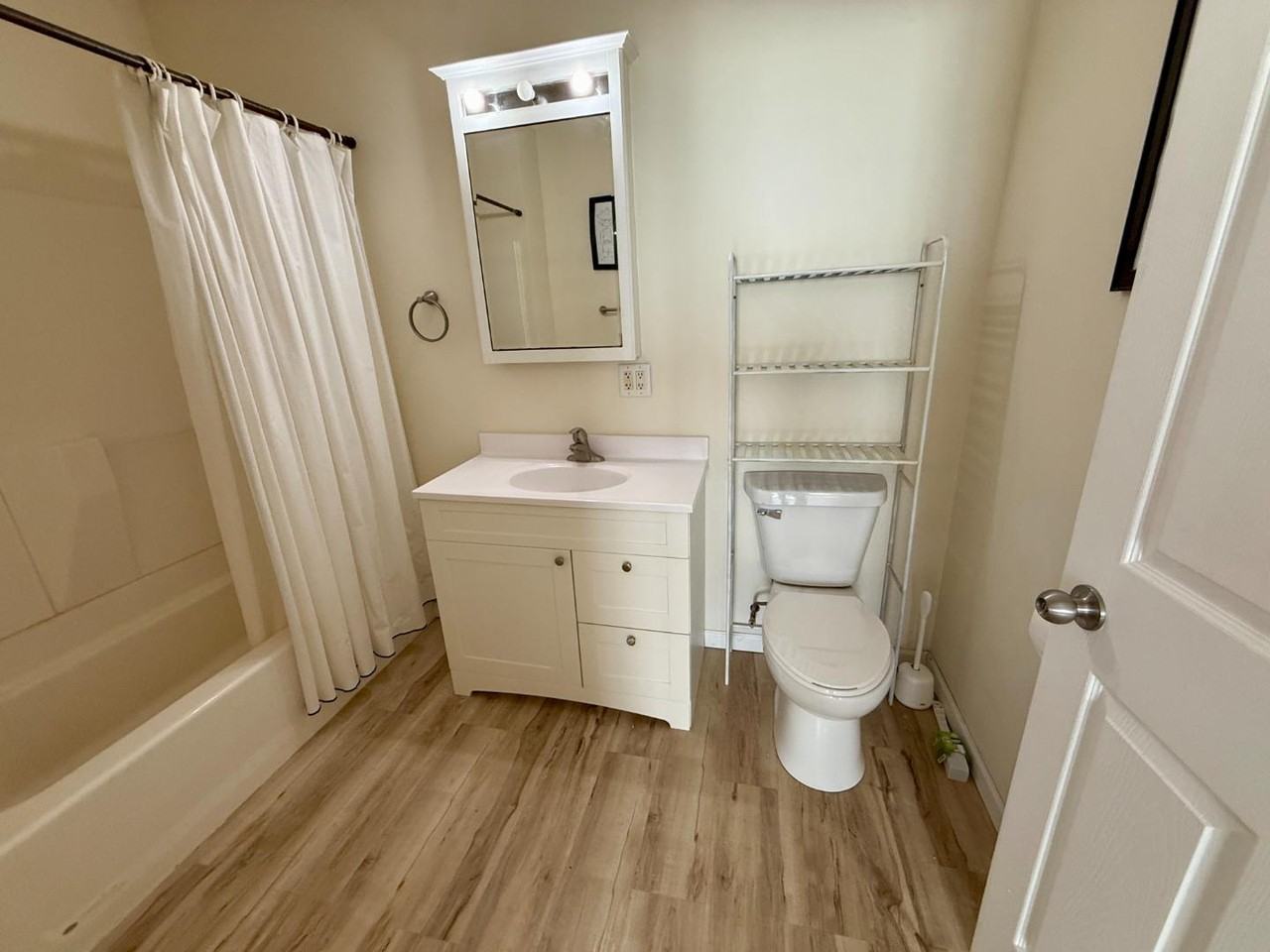 7215 University Avenue 1R - Photo 6 of 10