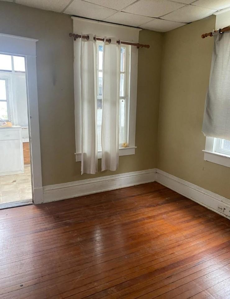 126 Bailey Cir - Photo 2 of 5