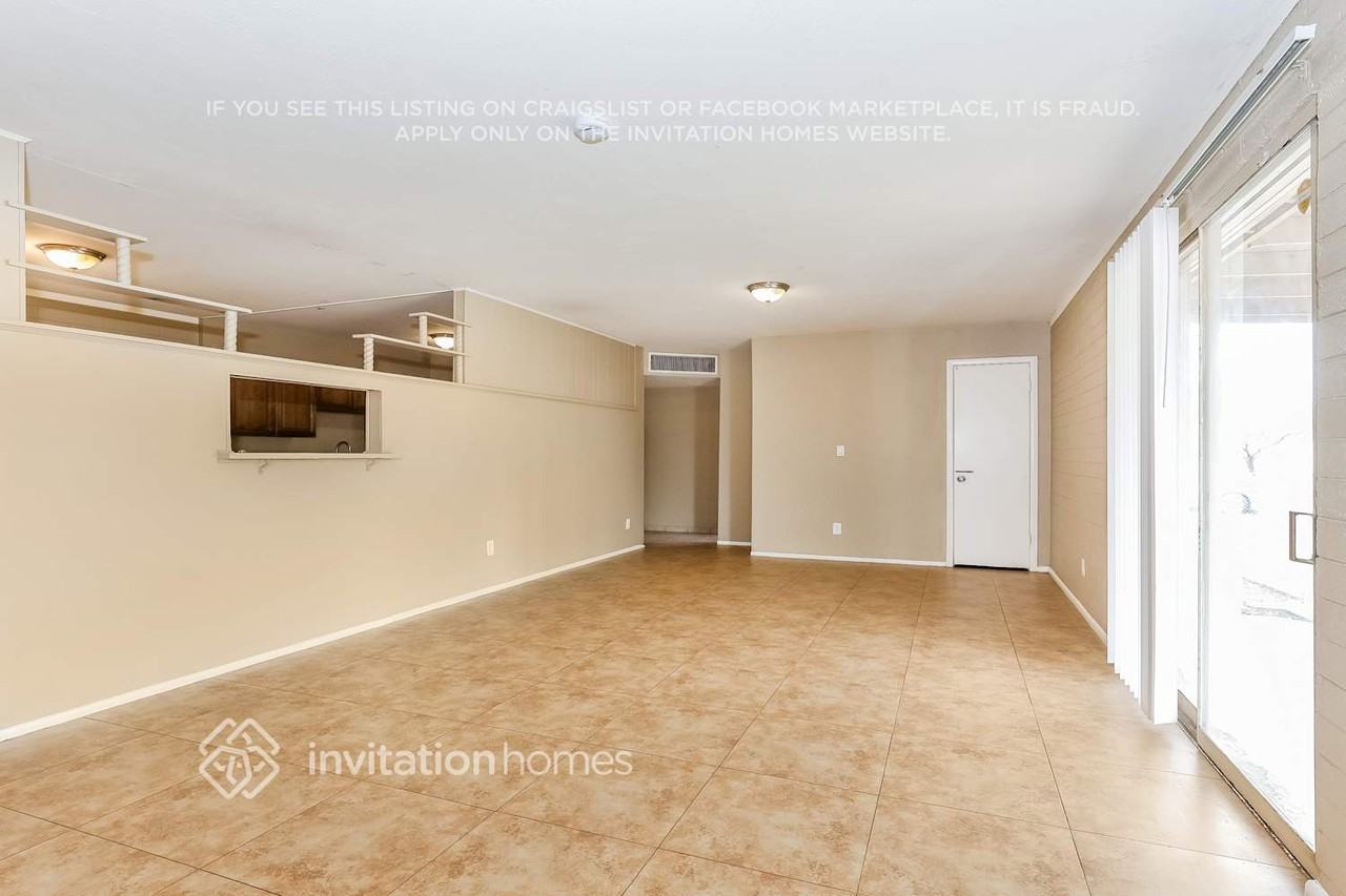 4435 N 56th Dr - Photo 3 of 17