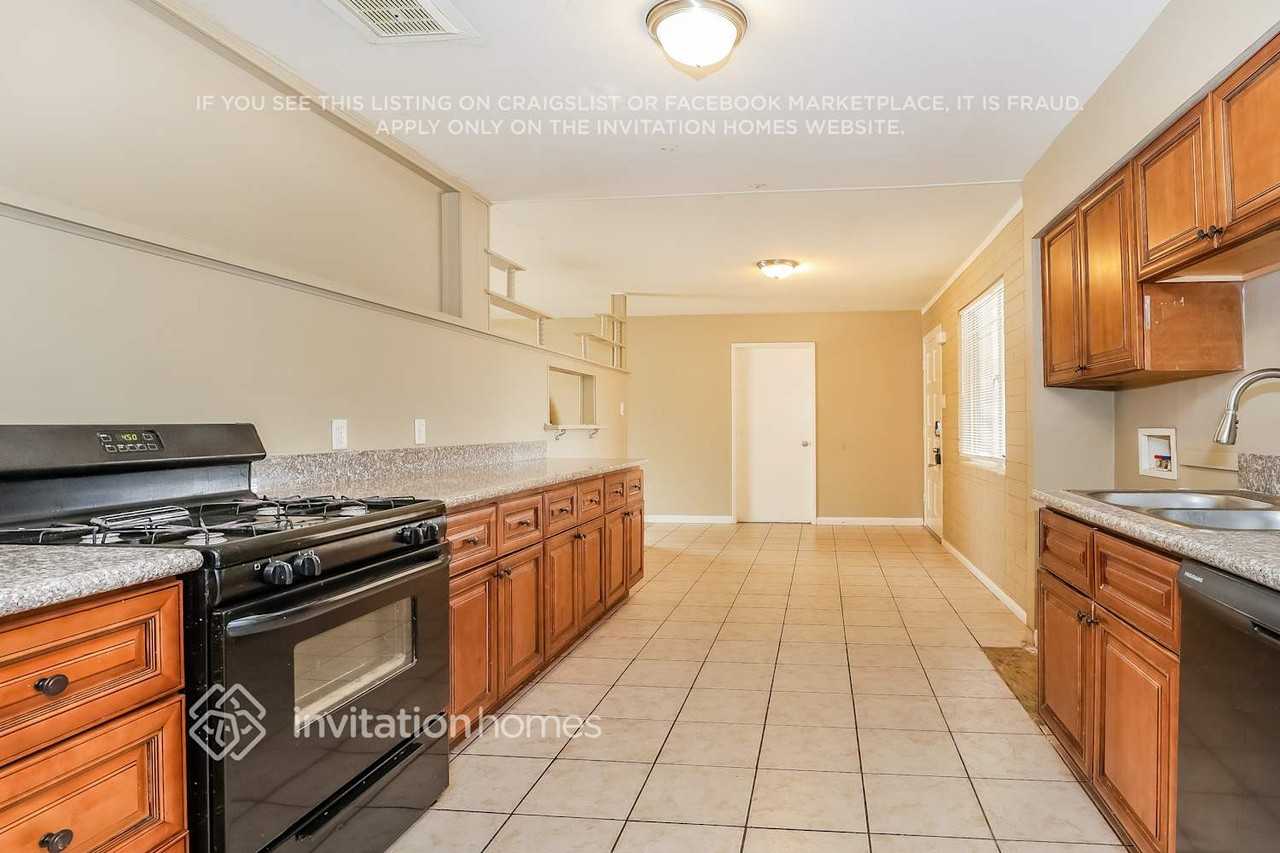 4435 N 56th Dr - Photo 6 of 17