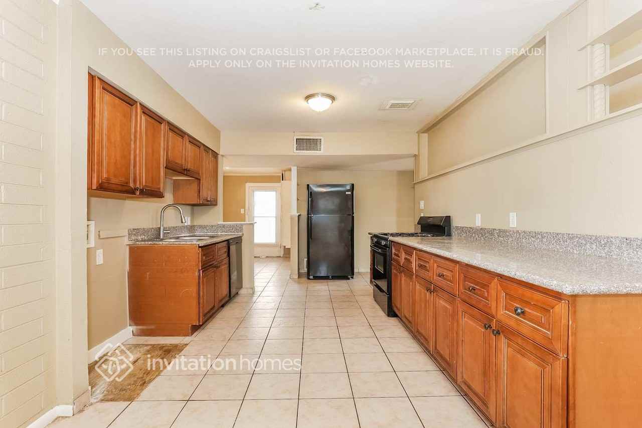 4435 N 56th Dr - Photo 7 of 17