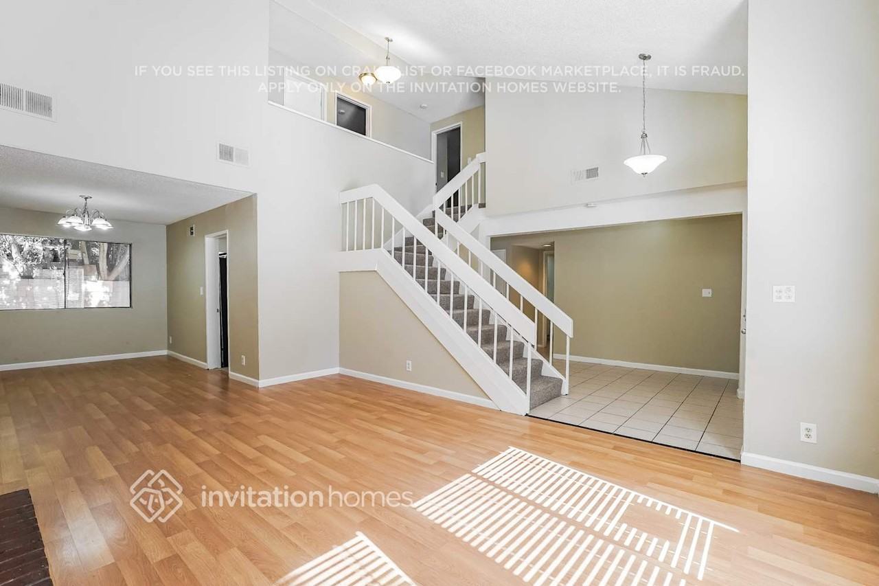 19745 Lull St - Photo 4 of 18