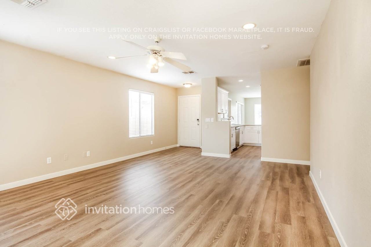 2423 S 82nd Ln - Photo 4 of 17