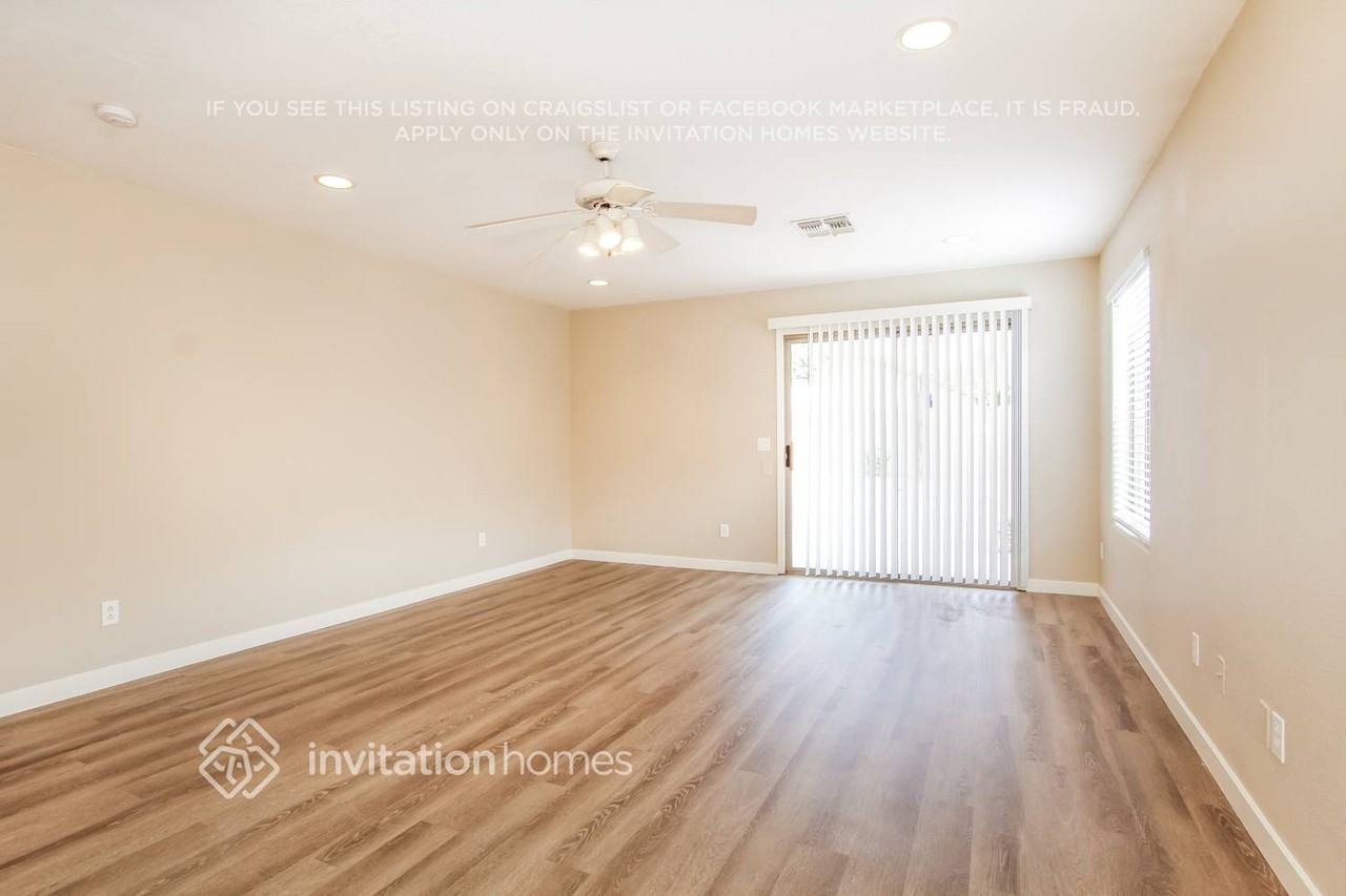 2423 S 82nd Ln - Photo 5 of 17