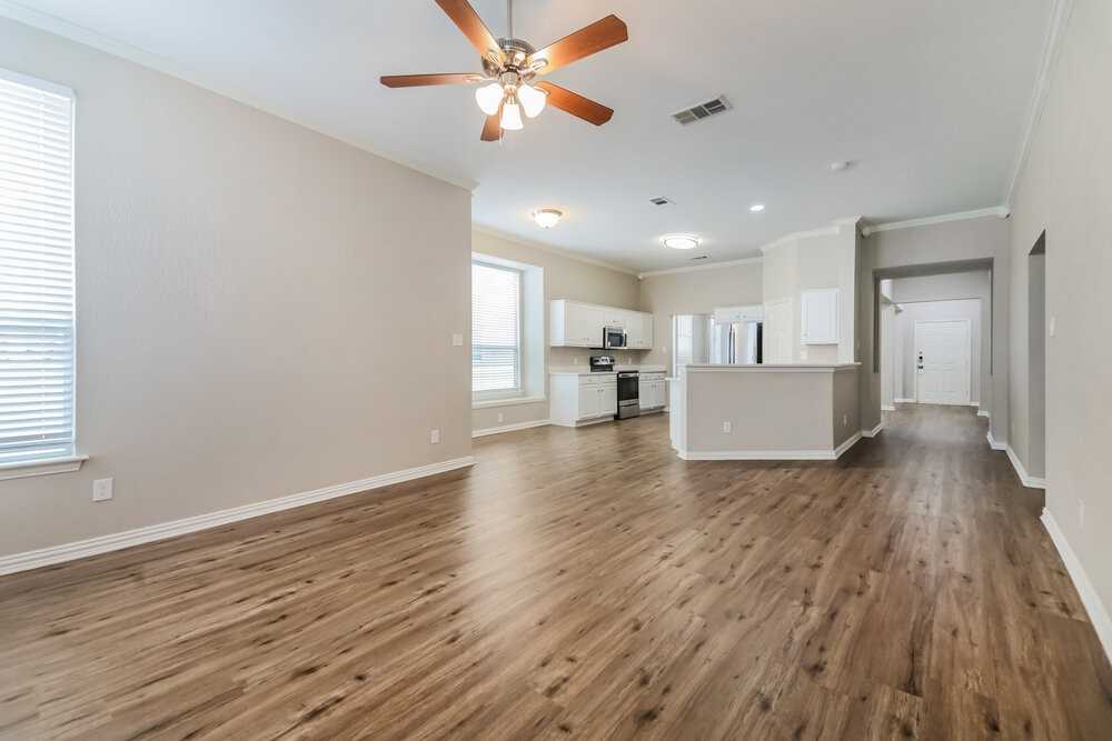 1042 Devonshire Dr - Photo 5 of 16