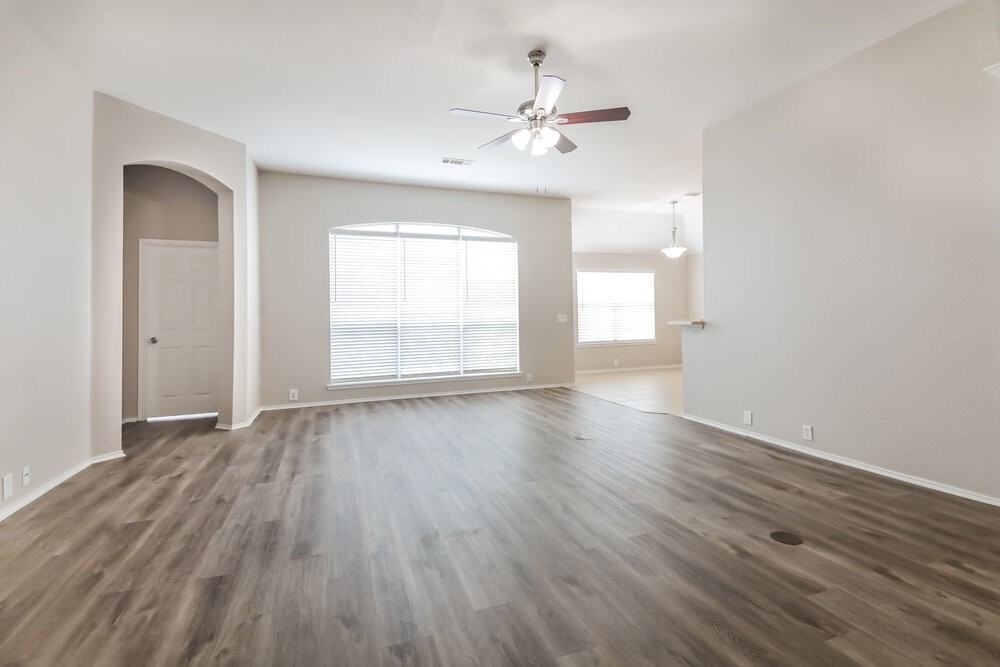 2716 Stallion Dr - Photo 4 of 16