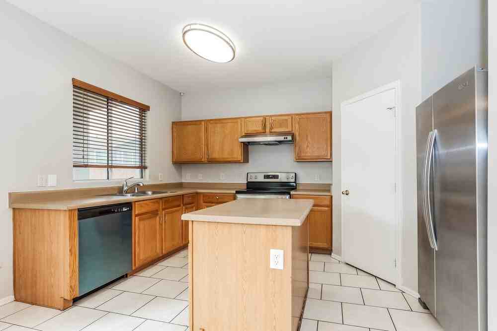 7014 S 40th Ln - Photo 6 of 17