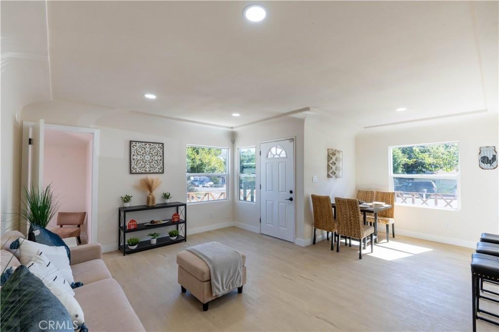 911 West George Street - Photo 4 of 20