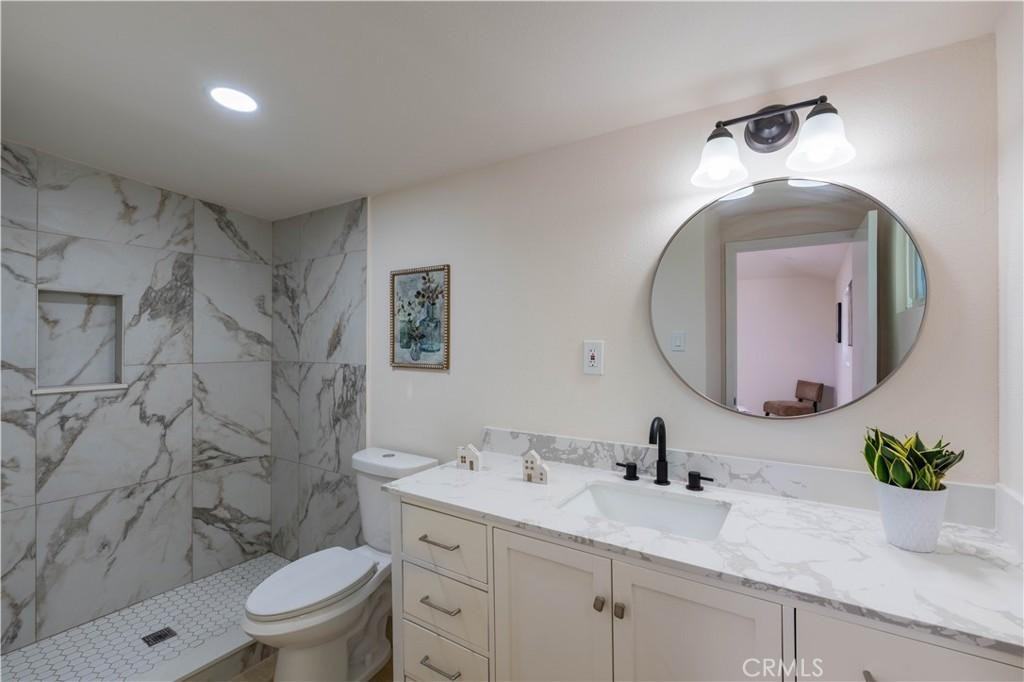 911 West George Street - Photo 6 of 20