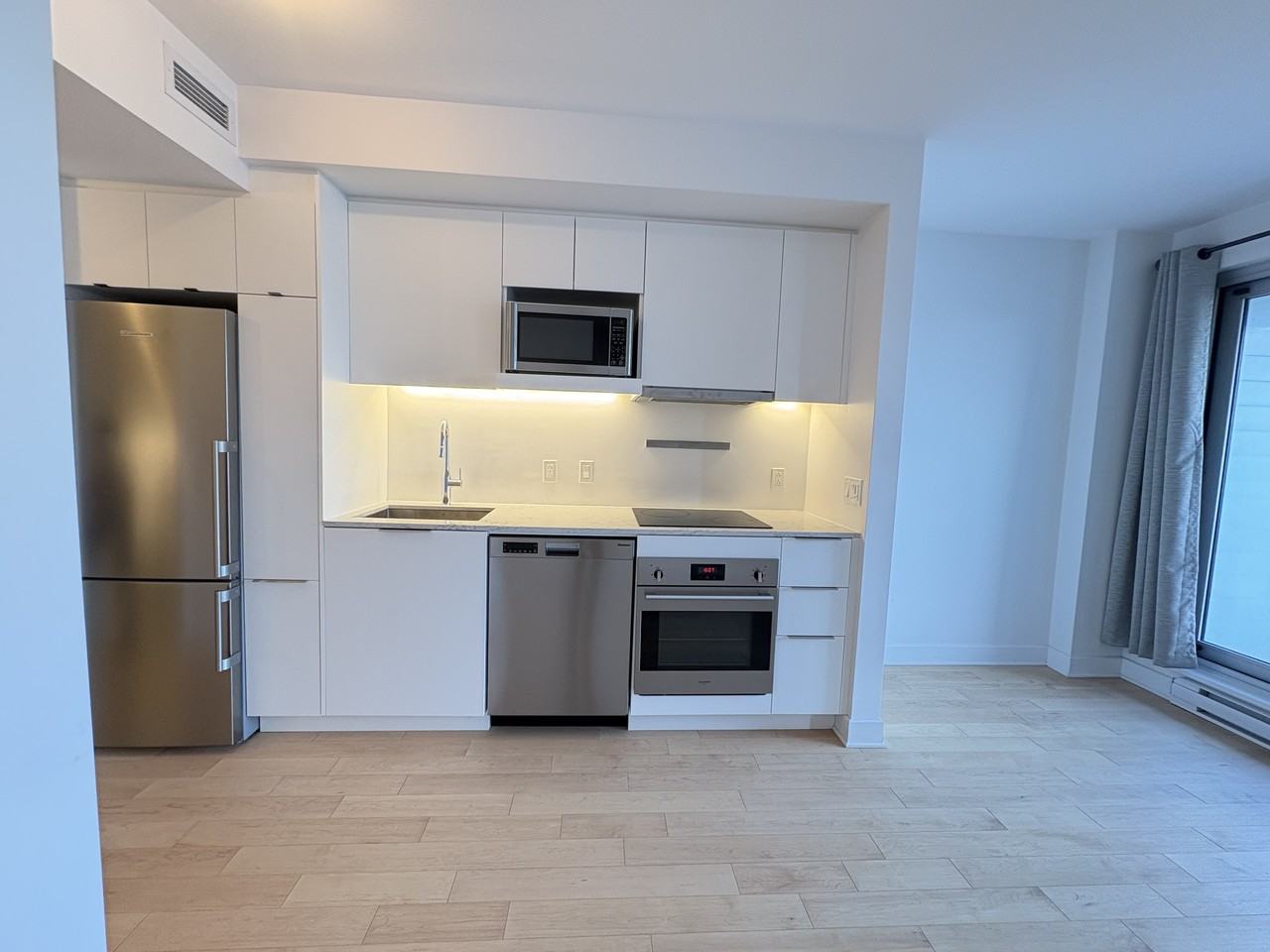 101 Rue Peel ##454 - Photo 7 of 17