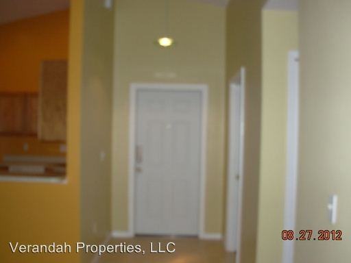 137 E 10th St - Photo 3 of 26