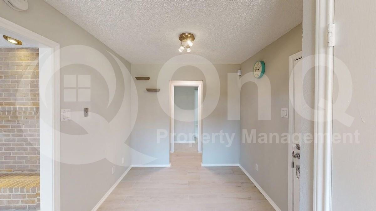 1434 Creekwood Ln - Photo 4 of 16