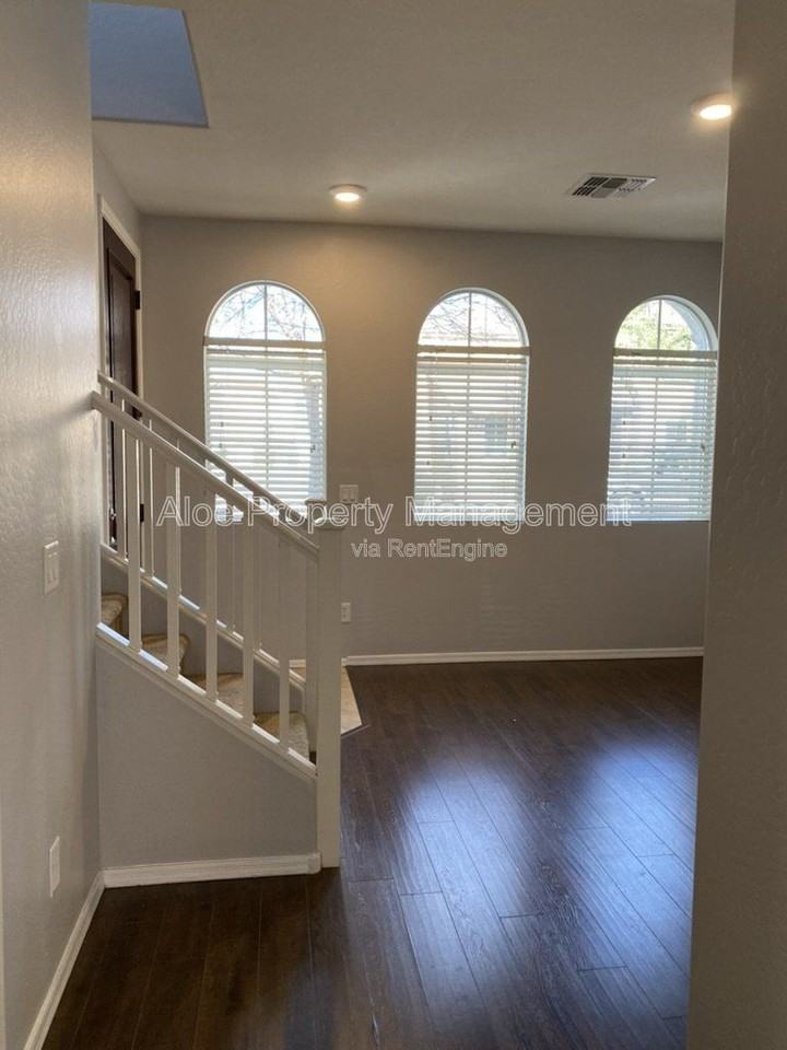 4241 E Carla Vista Dr - Photo 4 of 31