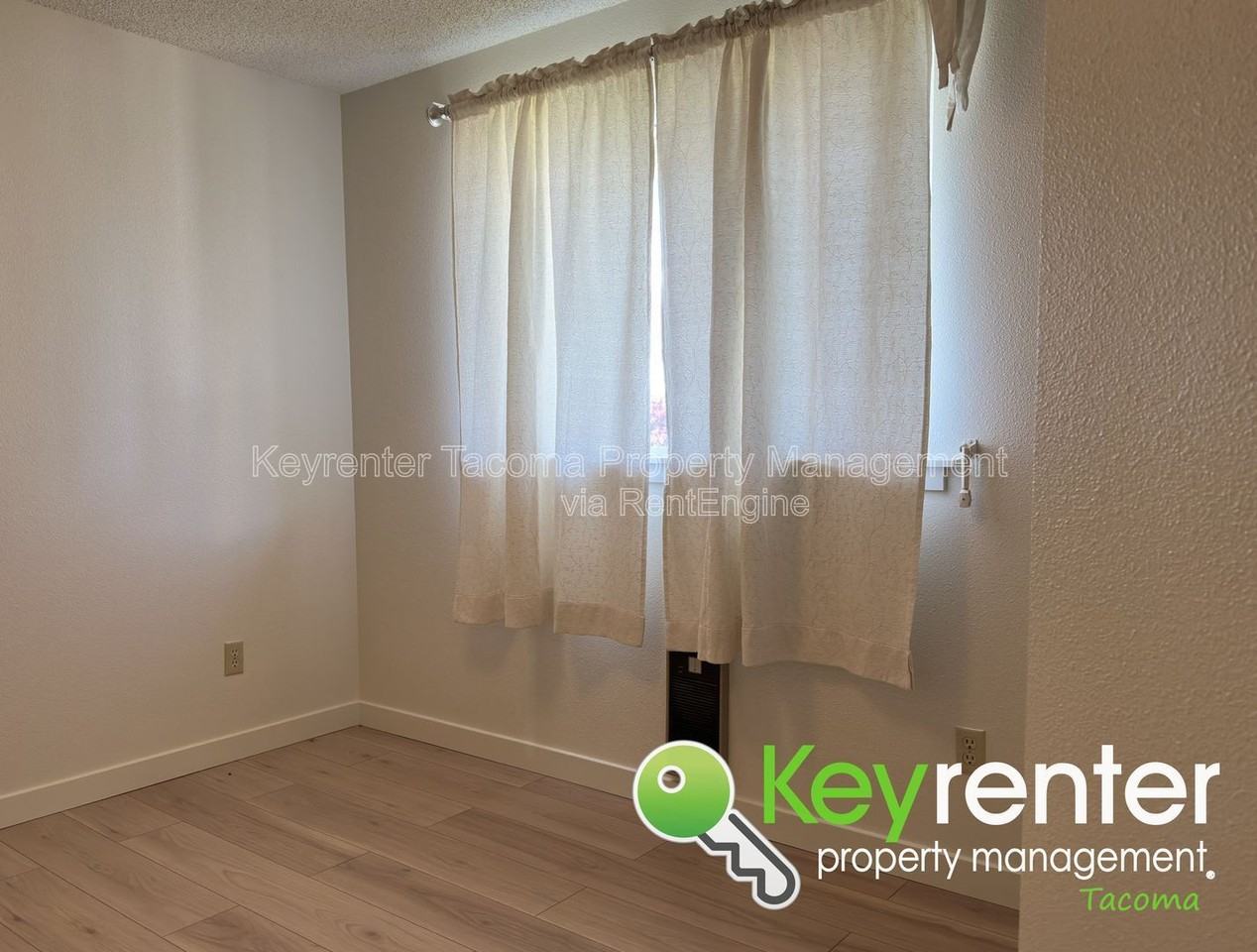 3422 N Bristol St - Photo 7 of 17