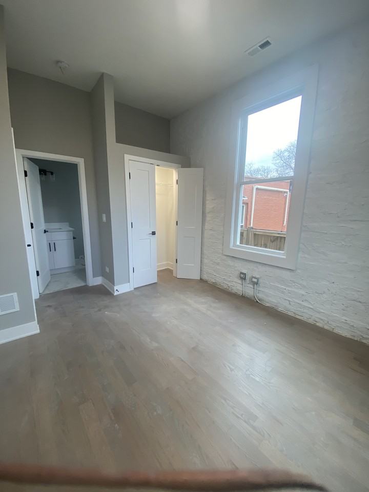 2154 W Potomac Ave - Photo 3 of 12