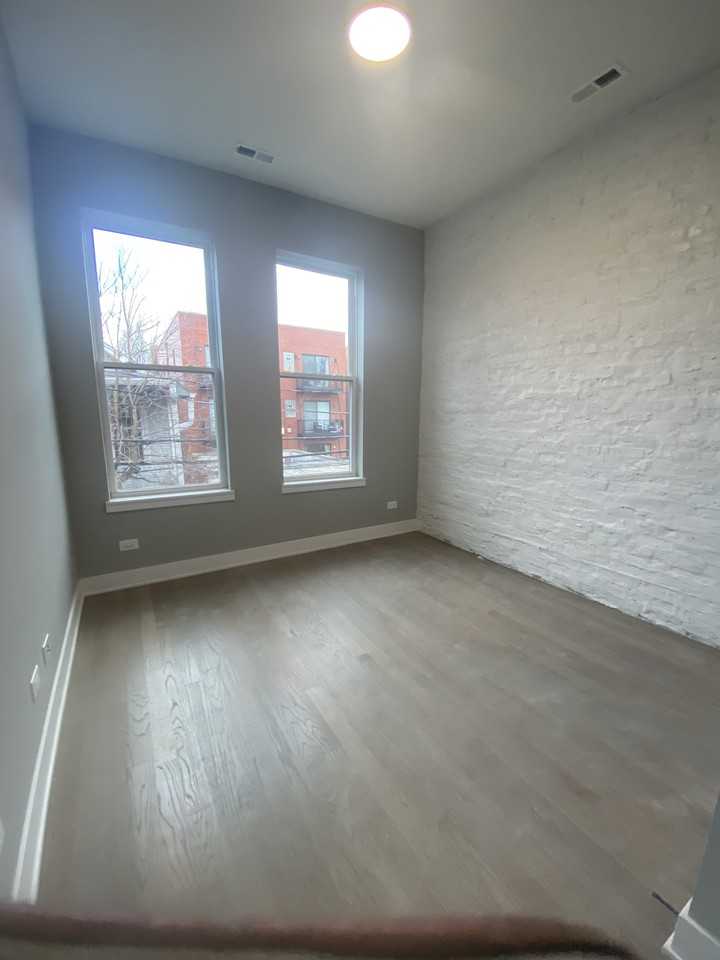 2154 W Potomac Ave - Photo 4 of 12