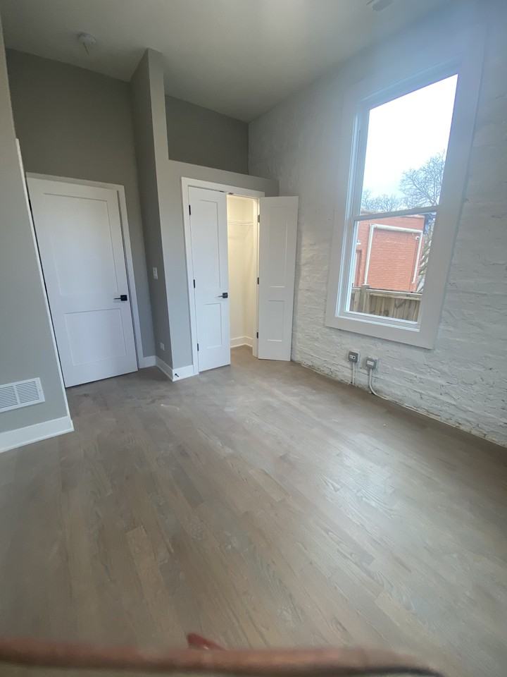 2154 W Potomac Ave - Photo 5 of 12