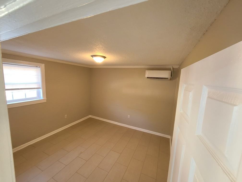 205 E 1st St #D - Photo 3 of 6