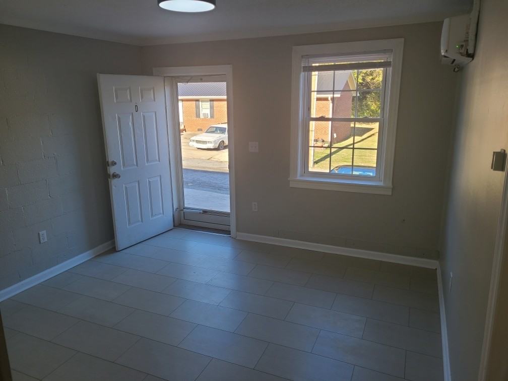 205 E 1st St #D - Photo 5 of 6