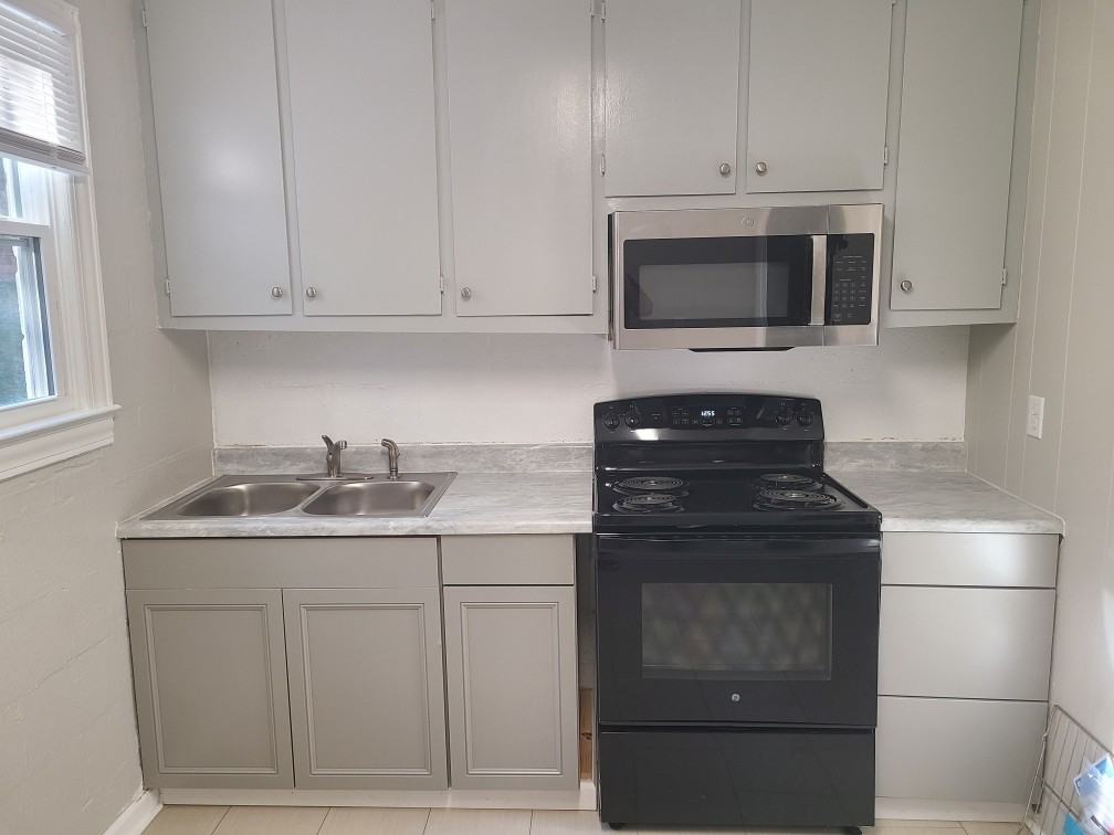 205 E 1st St #D - Photo 2 of 6
