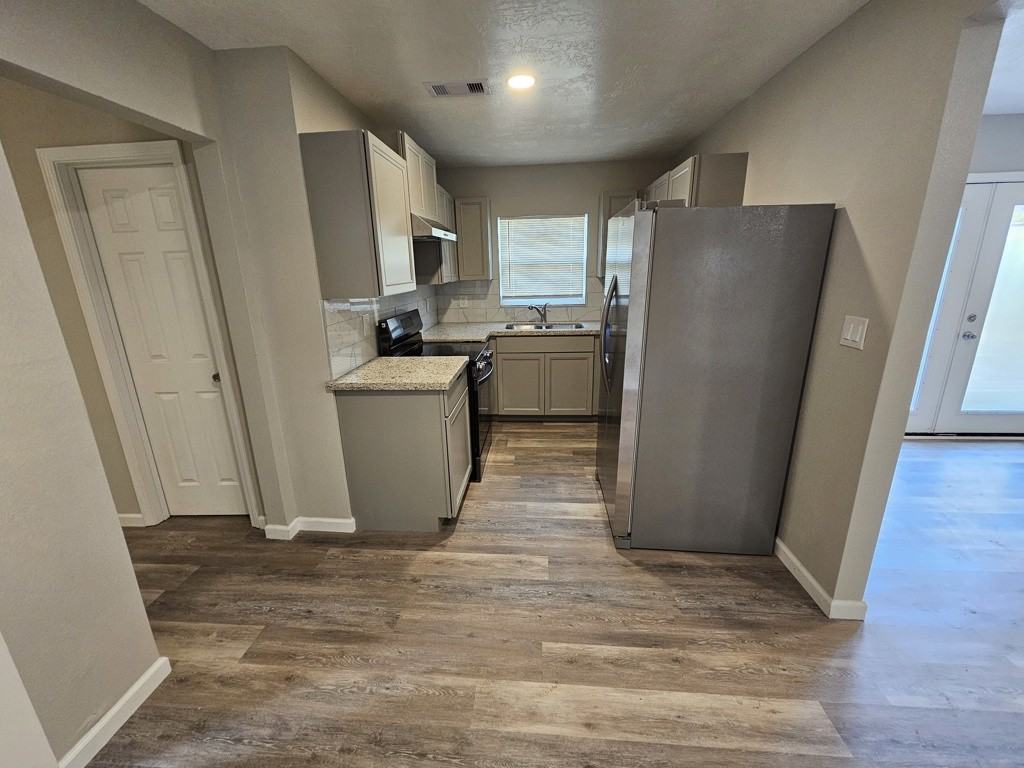 9 Bruce Ln - Photo 2 of 22