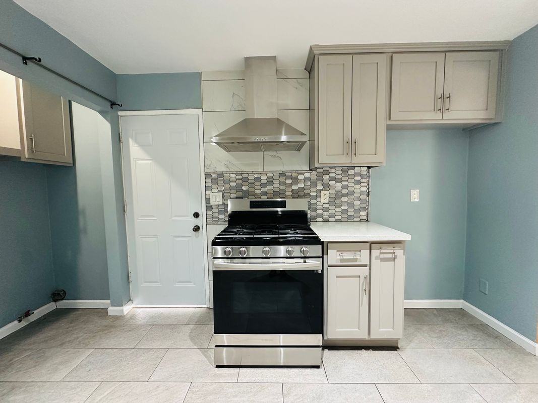 761 N L St - Photo 2 of 10
