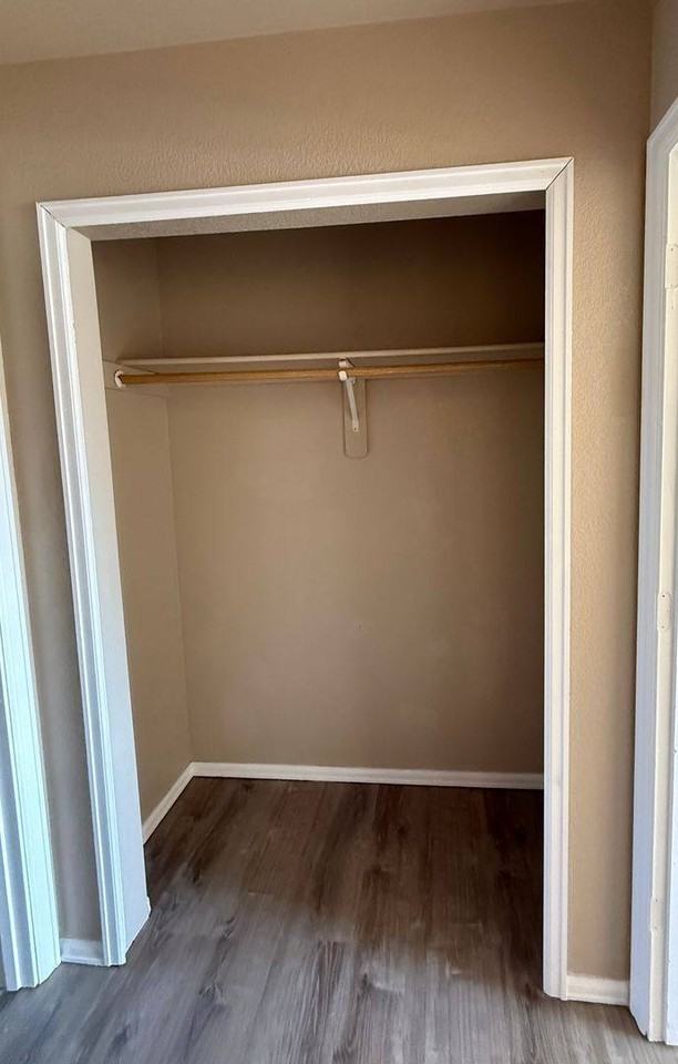 1717 Oakshire Ln #A - Photo 4 of 10