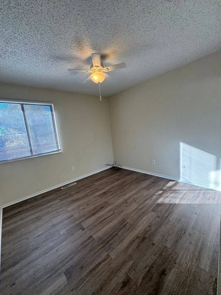 605 W 15th St #605 - Photo 5 of 10