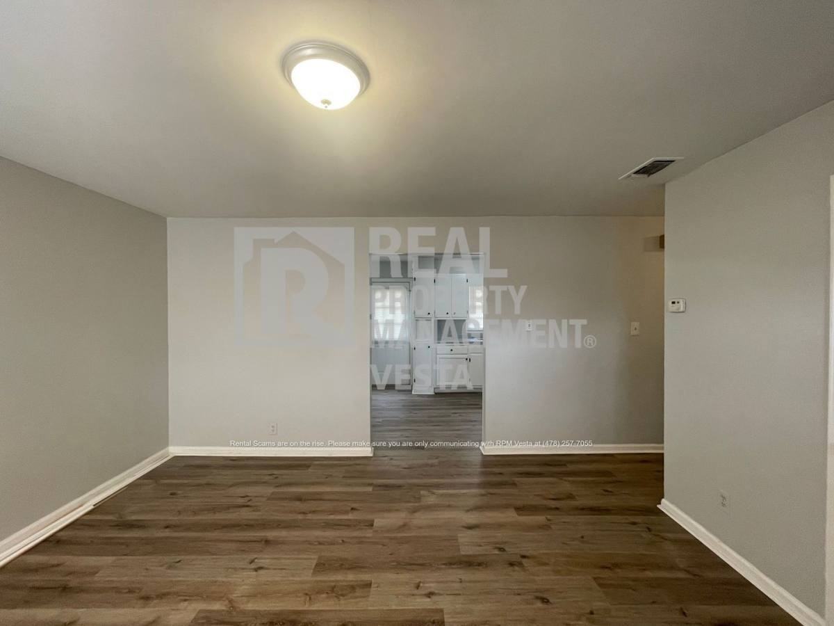 4273 Hillary Pl - Photo 3 of 10