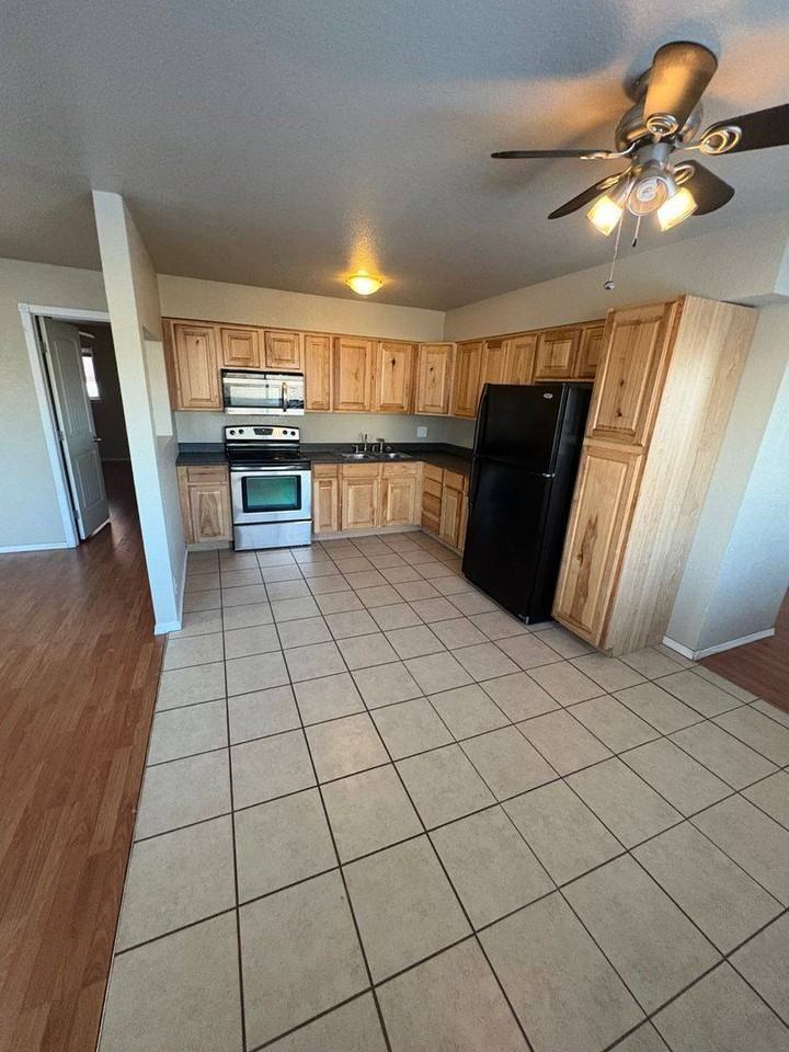 1926 E 15th St - Photo 2 of 10