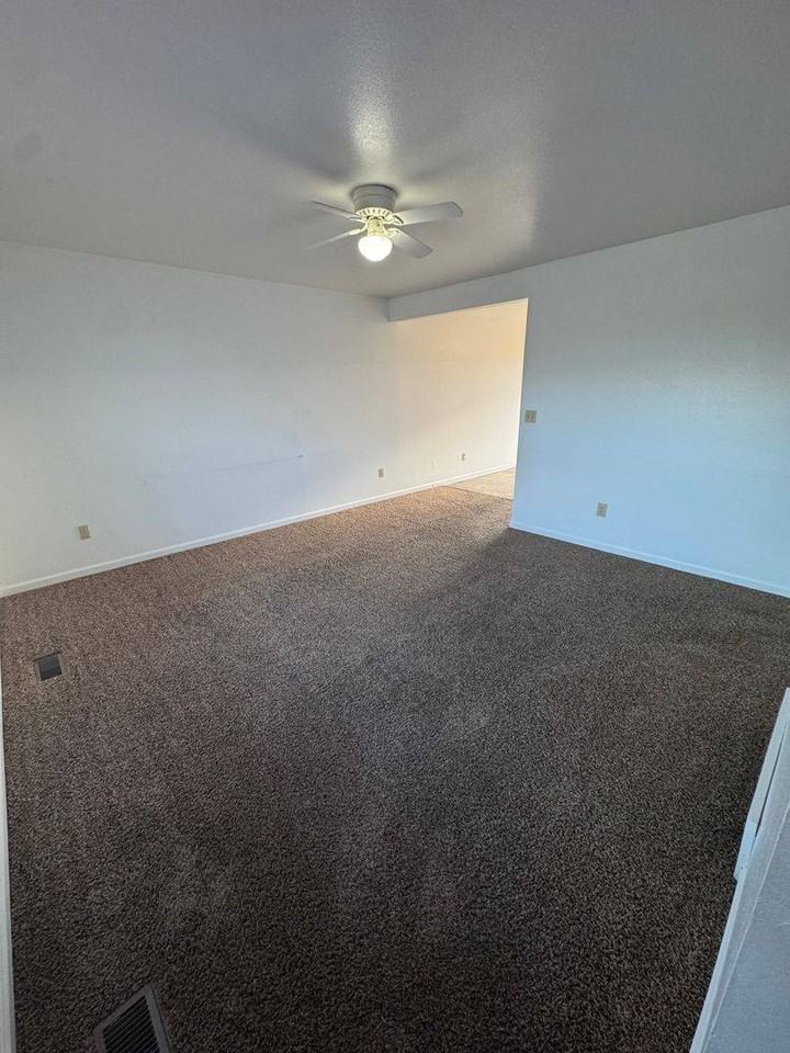 496 W Bellflower Dr #496 - Photo 2 of 10