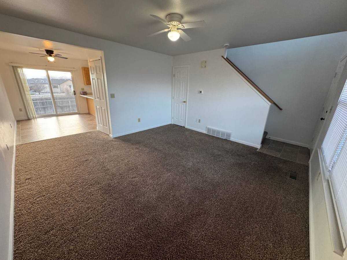 496 W Bellflower Dr #496 - Photo 3 of 10