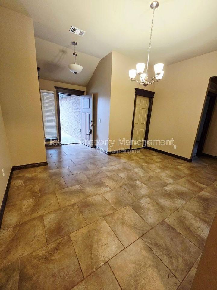 2302 Kintyre Rd - Photo 2 of 10