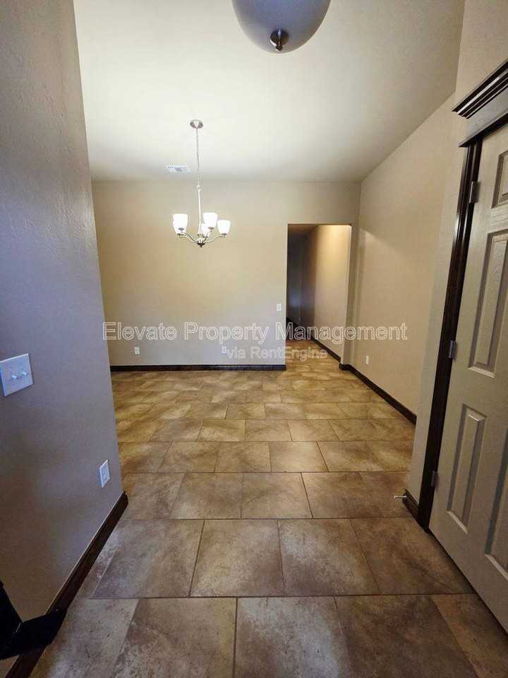 2302 Kintyre Rd - Photo 3 of 10