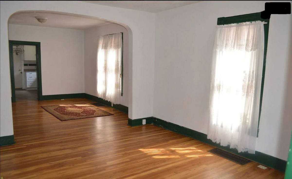 1012 Cedar St - Photo 4 of 10