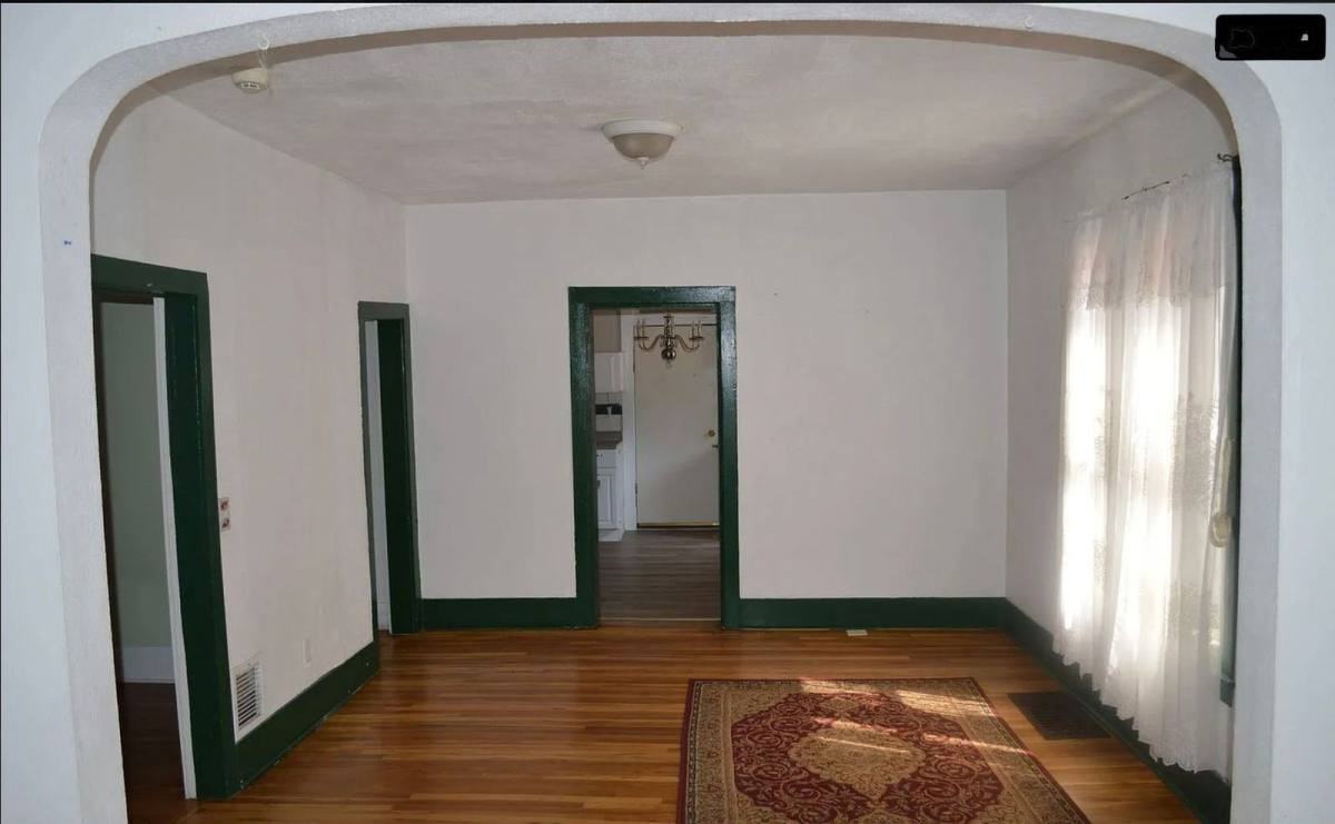 1012 Cedar St - Photo 5 of 10