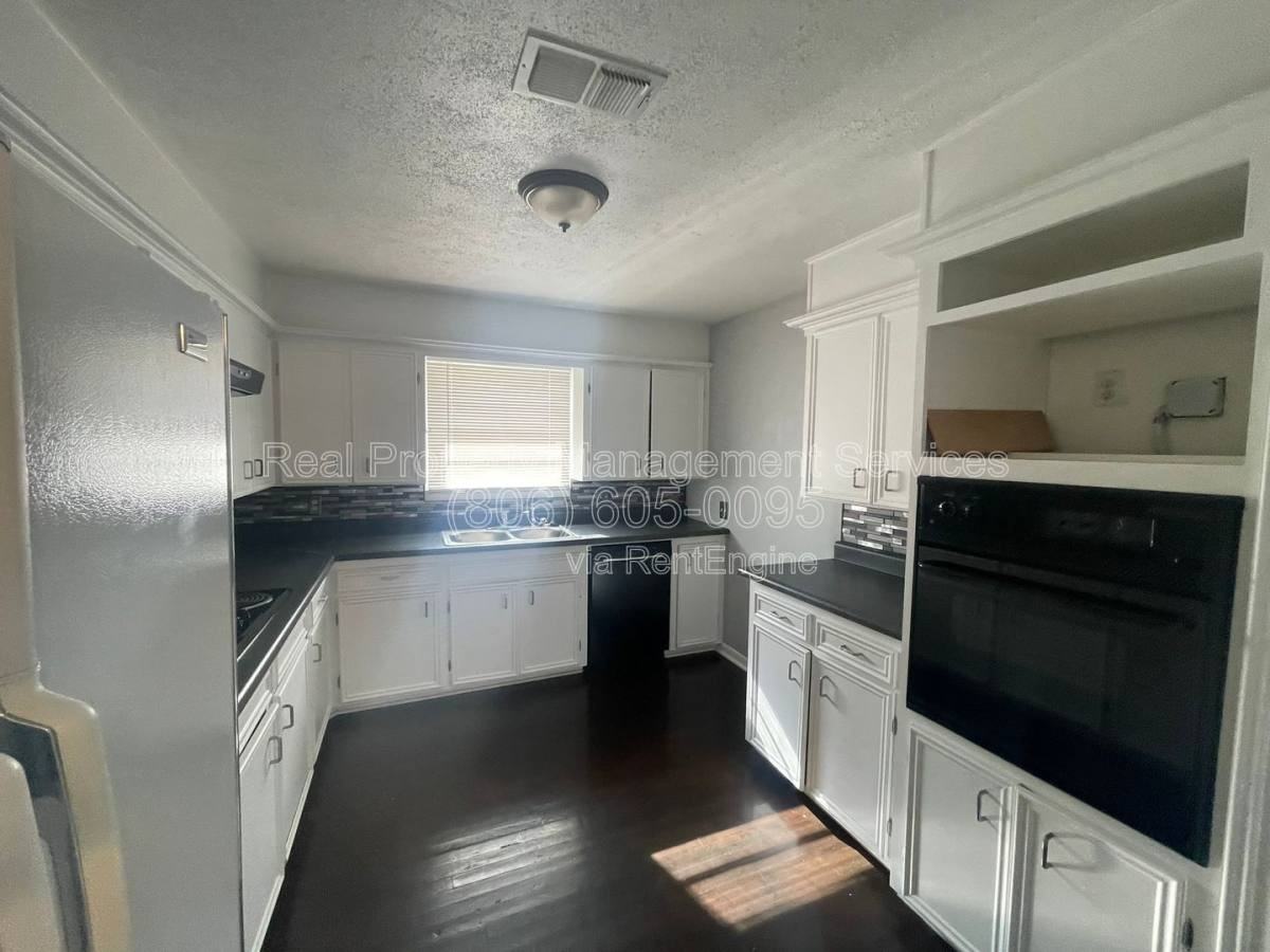 3808 32nd St - Photo 3 of 10