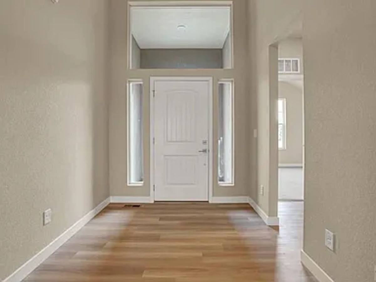 753 S Laurue Dr - Photo 3 of 10
