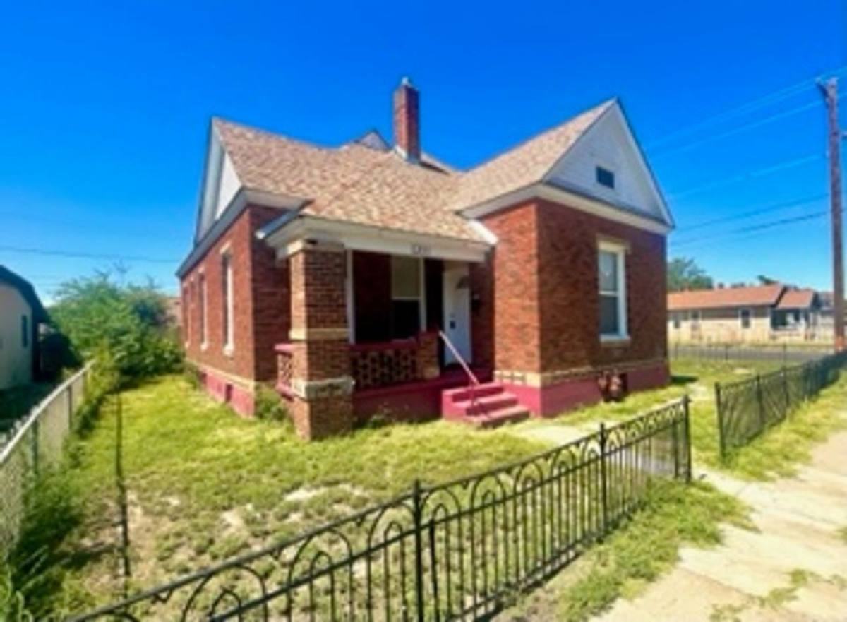 1201 Pine St - Photo 2 of 10