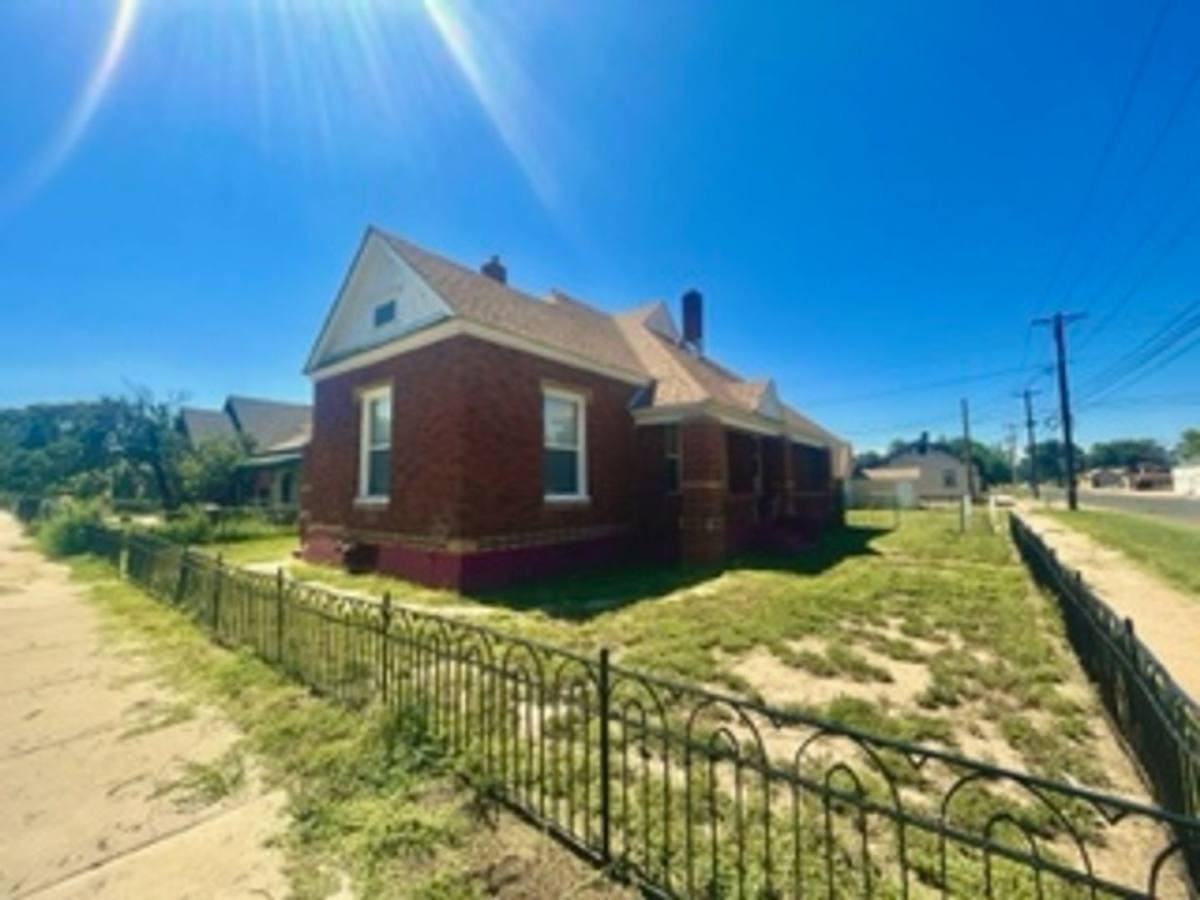 1201 Pine St - Photo 3 of 10