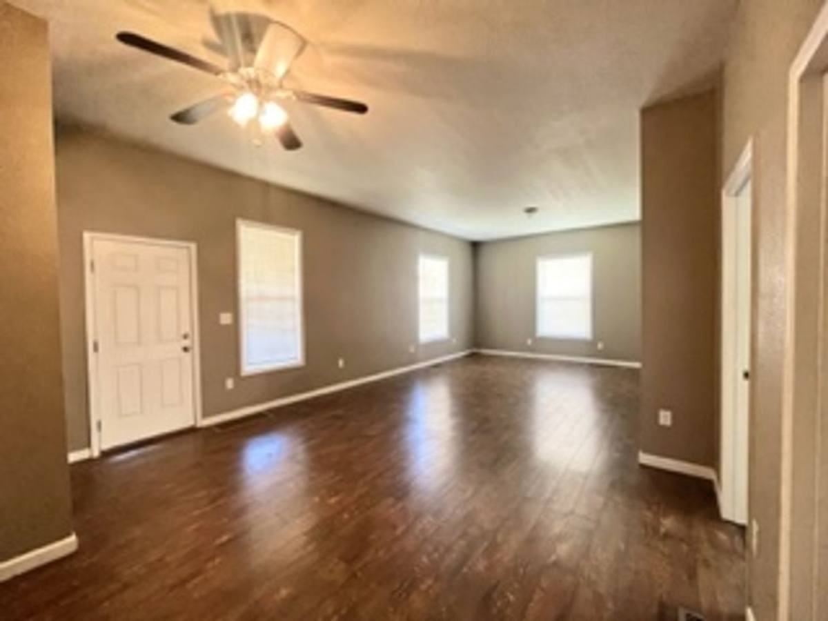 1201 Pine St - Photo 5 of 10