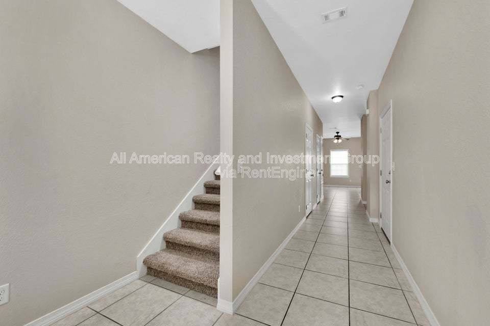 994 Leigh Ann Ln - Photo 3 of 10