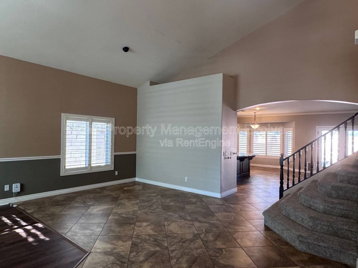 10426 E Dolphin Ave - Photo 3 of 10