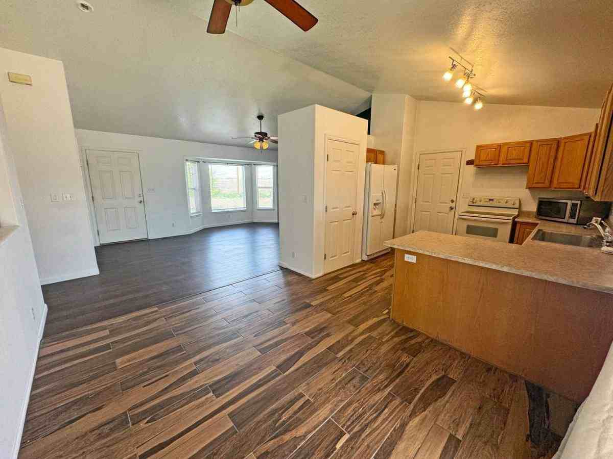 1456 E Gem Dr - Photo 7 of 10