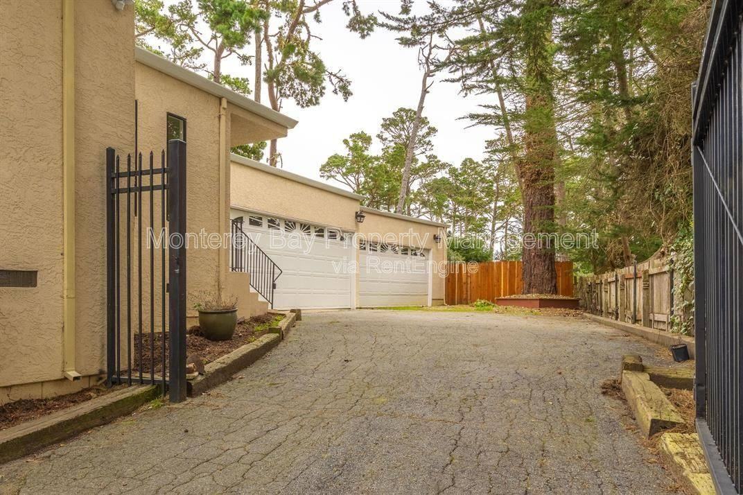 4083 Sunset Ln - Photo 3 of 10