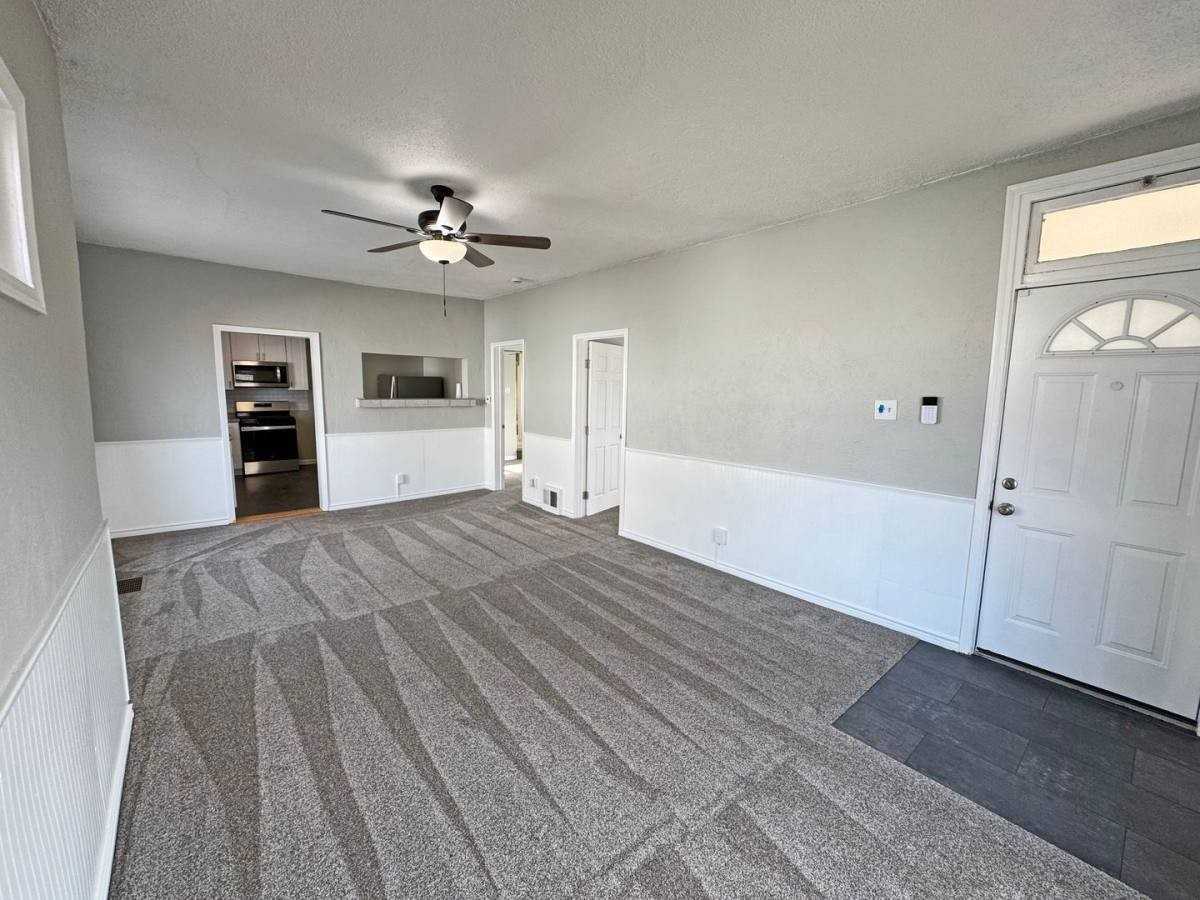 1626 E Routt Ave - Photo 3 of 10