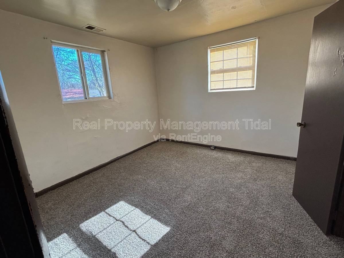 412 Ben St - Photo 3 of 9