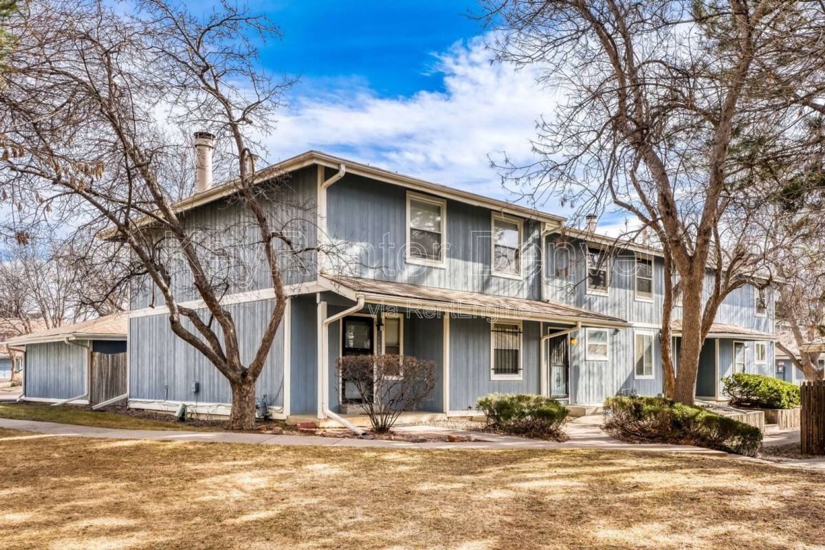 11635 E Cedar Ave - Photo 3 of 10